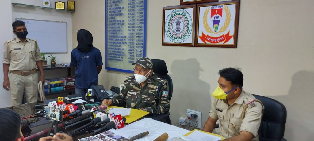 पुलिस के हत्थे चढ़ा दादा-दादी का हत्यारा पोता