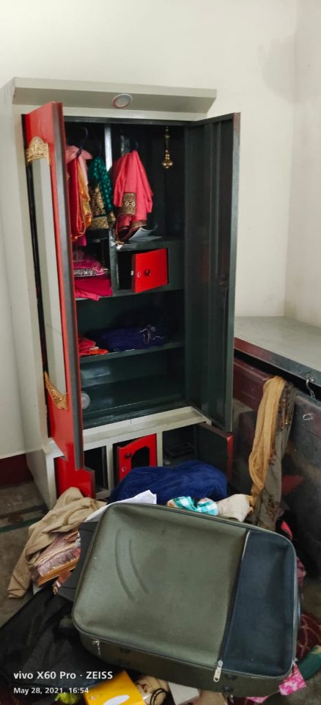 चोरो ने बंद घर से टपाए जेवर-नगदी सहित 2 लाख की संपत्ति