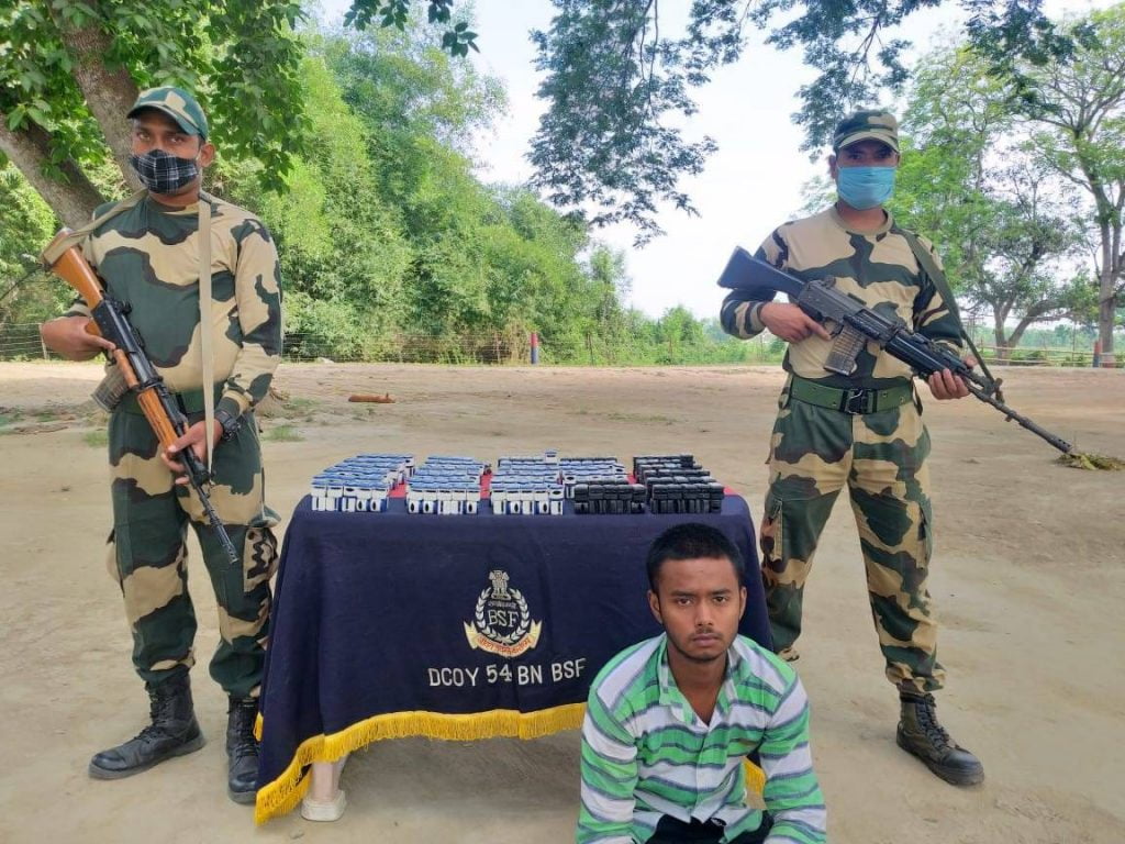 पल्स ऑक्सीमीटर की तस्करी करते बीएसएफ ने एक तस्कर को दबोचा