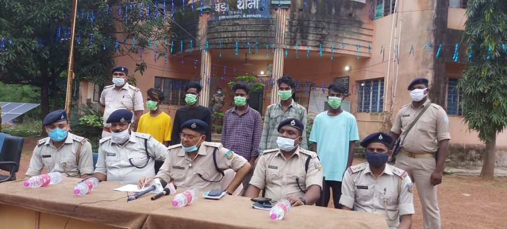 चोरी के छह दुपहिया वाहन के साथ अंतराज्यीय गिरोह के 5 अपराधी गिरफ्तार