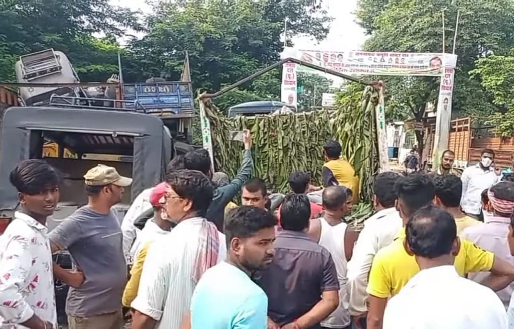 एक गड्ढे में दो शहर के युवकों के शव मिलने से सनसनी, जांच में जुटी पुलिस