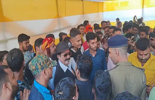 पूर्व विधायक सह बाहुबली छोटे सरकार उर्फ अनंत सिंह विश्व प्रसिद्ध सोनपुर मेले में अपने घोड़े लाडला के साथ पहुंचे