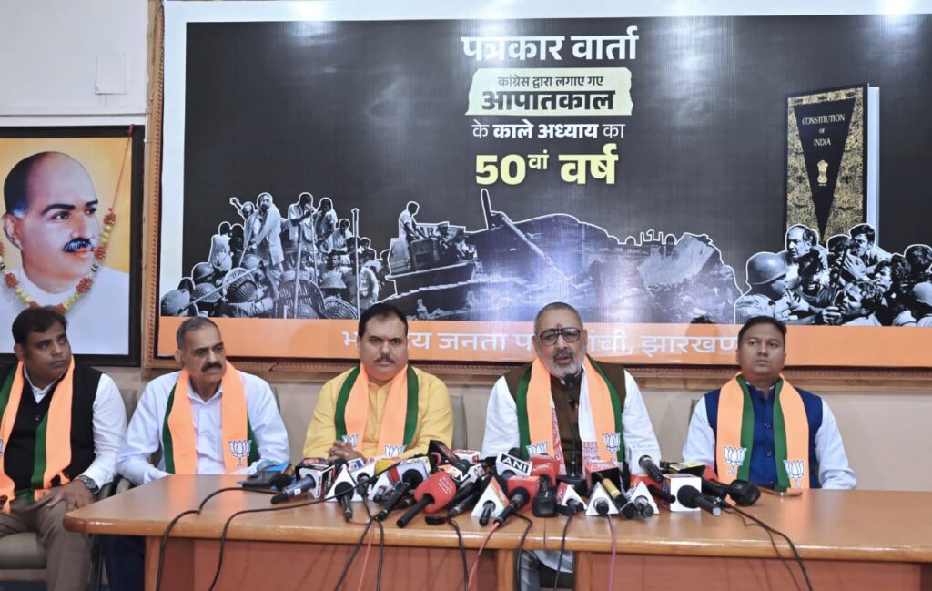 लोकतंत्र और वंशवाद एक दूसरे के पूरक नहीं हो सकते: गिरिराज सिंह