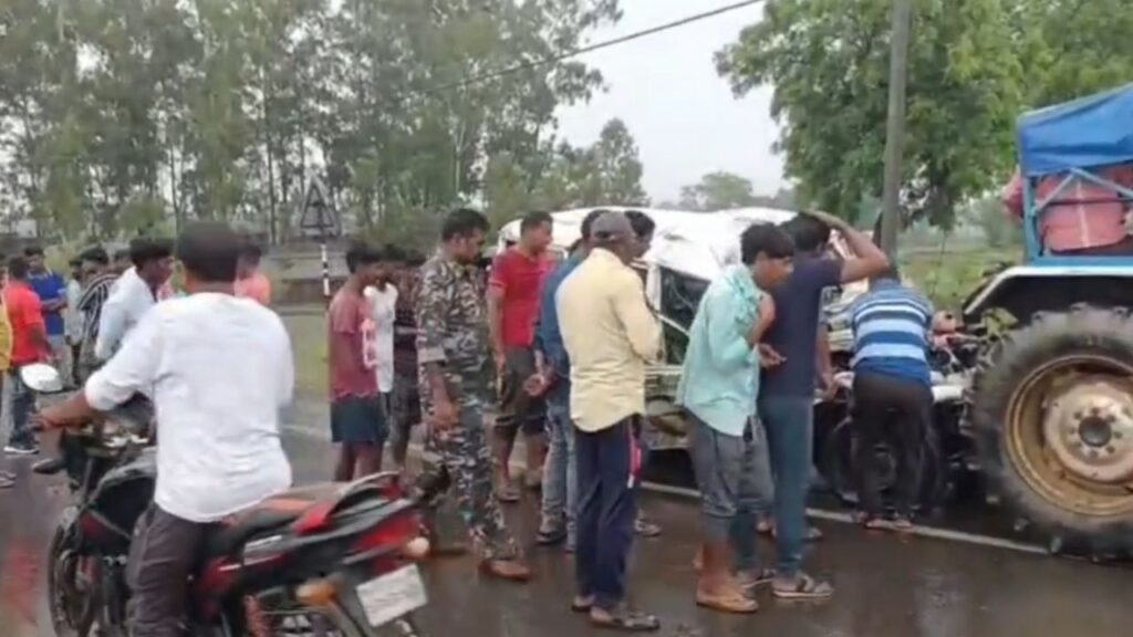 जमशेदपुर-पुरुलिया नेशनल हाइवे पर ट्रेलर और बोलेरो की टक्कर, नौ की मौत