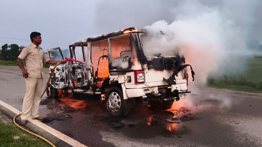 धुरकी मोड़ पर बोलेरो में लगी आग, शॉर्ट सर्किट से बोलेरो जलकर हुआ खाक, बाद हादसा टला