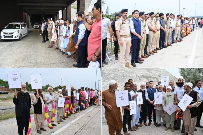 अमरनाथ यात्रियों के पहले जत्थे का घाटी पहुंचने पर गर्मजोशी से स्वागत,3.31 लाख श्रद्धालुओं ने कराया पंजीकरण,