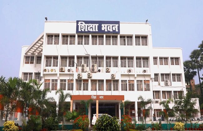 बिहार में शिक्षा का कायाकल्प: स्मार्ट क्लास और बढ़ी महिला साक्षरता