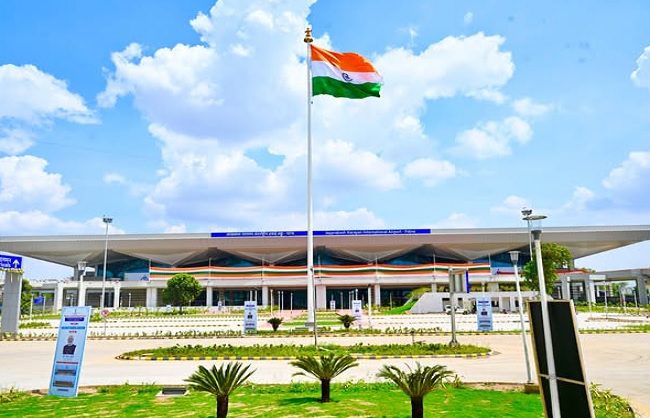पटना एयरपोर्ट को ई-मेल के जरिए बम से उड़ाने की धमकी, एयरपोर्ट की सुरक्षा बढ़ाई गई