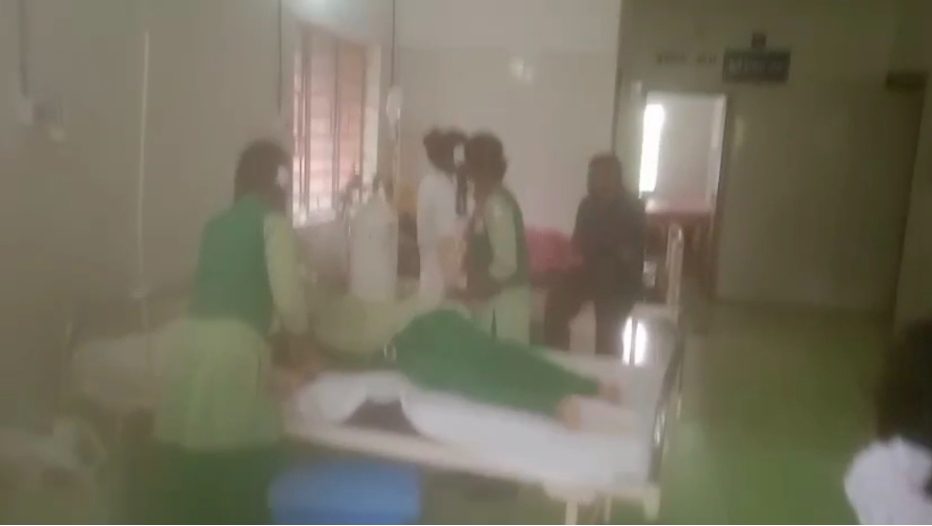 कस्तूरबा विद्यालय की 4 छात्राएं फूड प्वाइजनिंग से बीमार,एमजीएम अस्पताल में भर्ती, प्रशासन से जांच की मांग