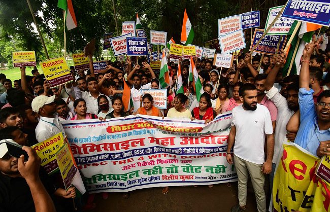 पटना में डोमिसाइल नीति की मांग पर भड़का छात्रों का गुस्सा, राजधानी की सड़कों पर विशाल प्रदर्शन