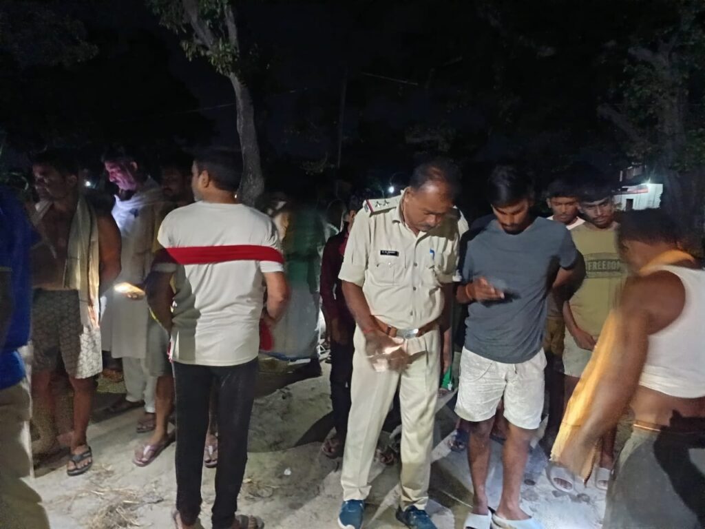 गैंगवार में दो युवकों की हत्या से फैला आक्रोश,सड़क जाम,पुलिस ने बनाई SIT