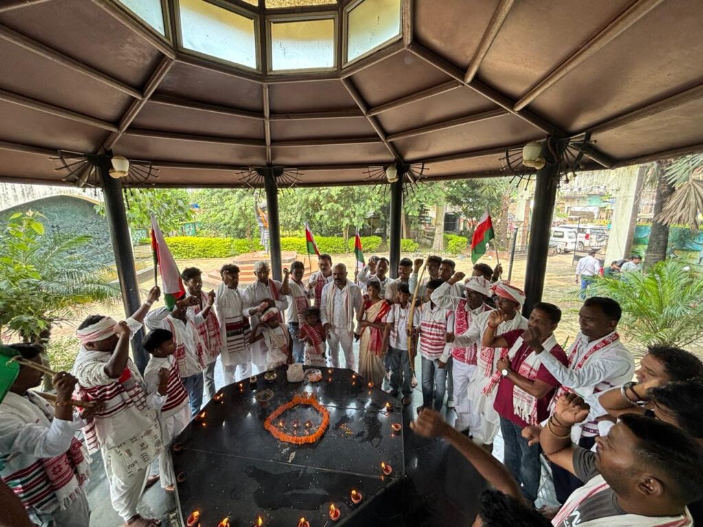 दिशुम गुरु शिबू सोरेन के सम्मान में सादगी से मनाया गया विश्व आदिवासी दिवस