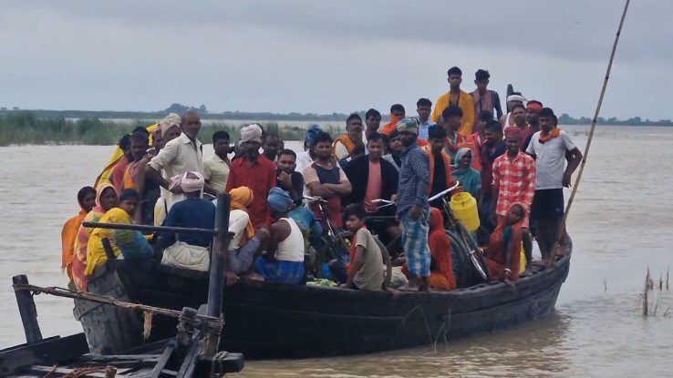 साहिबगंज में नाव हादसा: गंगा में बहे कई लोग, एक की मौत, तीन अब भी लापता