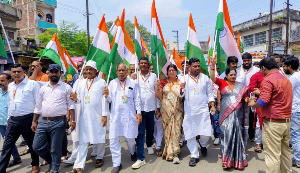 कोडरमा के चार वीर शहीदों के यद् में युवा शक्ति की ओर से निकला गया भव्य तिरंगा यात्रा, 5 हजार लोगो ने शहीदों को दी श्रद्धांजलि, भारत माता की जय के नारों से गूंजा इलाका