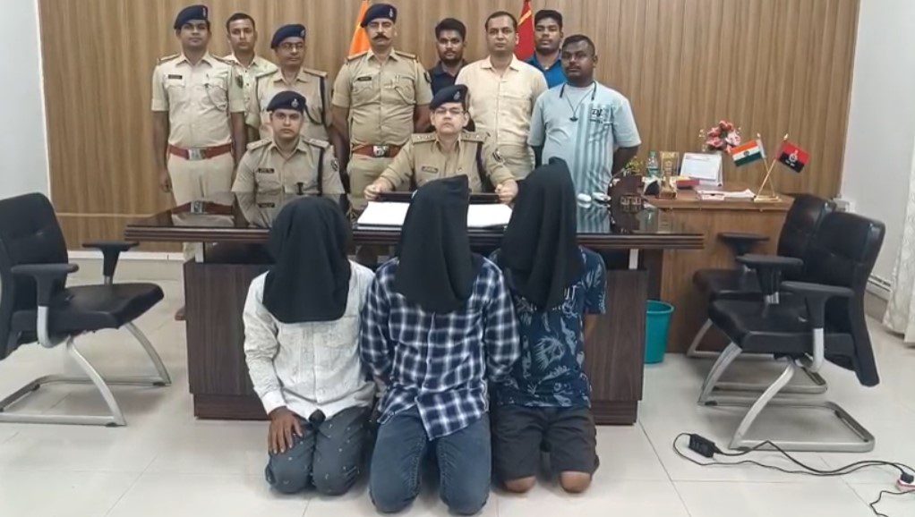 हथियार खरीदने आए कुख्यात टिट्टू धमाका गैंग के 3 अपराधी को पुलिस ने किया गिरफ्तार