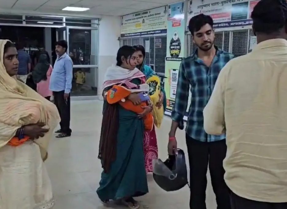 शेख भिखारी मेडिकल कॉलेज अस्पताल के लेबर रूम में लगी आग, बड़ा हादसा टला,अगरबत्ती से उठी चिनगारी से अस्पताल में फैली आग