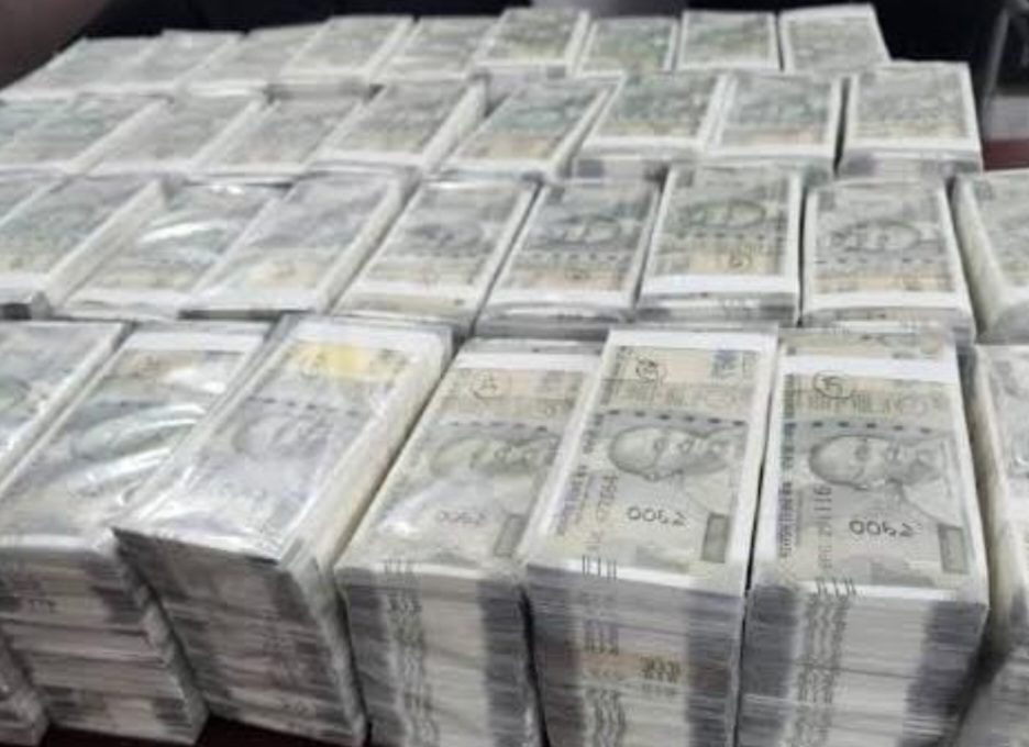 बस में छिपाकर लाए जा रहे थे दो करोड़ के नकली नोट किया जप्त, दो तस्कर गिरफ्तार , दिल्ली से जुड़े हैं तार