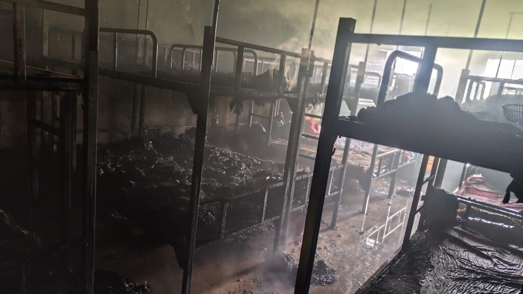बालिका आवासीय विद्यालय हॉस्टल में शॉर्ट सर्किट से लगी भीषण आग,छात्राएं सुरक्षित, बड़ा हादसा टला