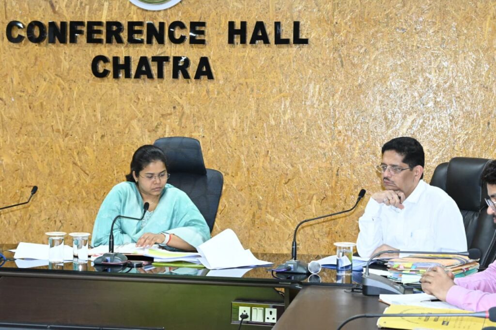 फसल बीमा योजना में चतरा की ऐतिहासिक उपलब्धि,लक्ष्य से 25 हजार अधिक किसानों ने कराया पंजीकरण, झारखंड में दूसरा स्थान