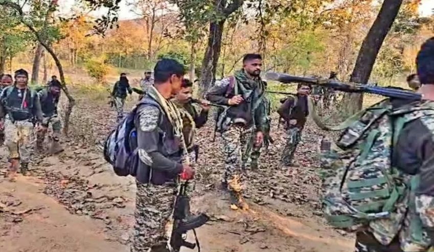 पलामू में पुलिस और नक्सली के बीच हुई मुठभेड़ में 5 लाख का इनामी टीएसपीसी नक्सली कमांडर मुखदेव ढेर,रायफल बरामद