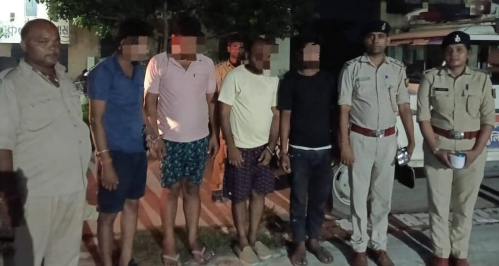 तंत्र-मंत्र के बहाने महिला से जेवर ठगने वाले गिरोह का पुलिस ने किया खुलासा, चार गिरफ्तार