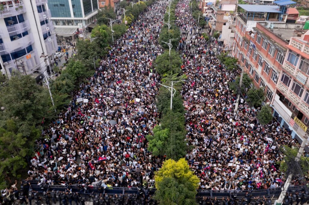 नेपाल में सोशल मीडिया बैन पर उग्र प्रदर्शन, 20 की मौत काठमांडू में गोलीबारी व आगजनी, 500 से अधिक घायल, जेन जी रिवोल्यूशन से नेपाल में हालात बेकाबू