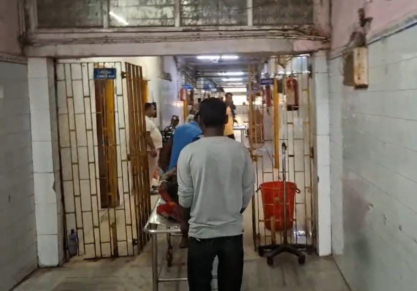पिटाई के बाद युवक की मौत, गांव में फैली सनसनी, पुलिस जांच में जुटीं