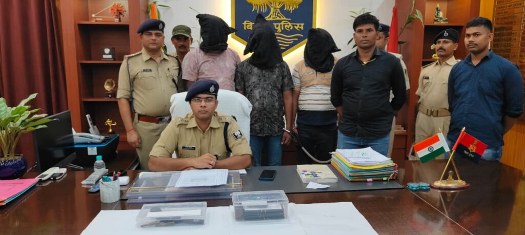 बिहार मे अवैध शराब की तस्करी करते तीन तस्कर गिरफ्तार, भारी मात्रा मे शराब बरामद