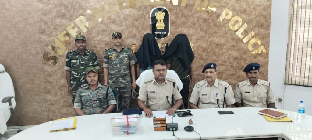 राहुल दुबे गैंग के दो अपराधी पिस्टल व बम के साथ गिरफ्तार, टोरी साइडिंग गोलीकांड में थे शामिल