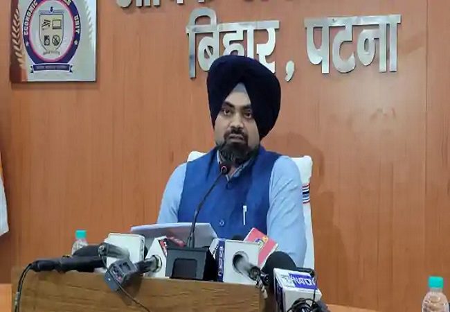 बिहार चुनाव में ईओयू की बड़ी कार्रवाई, भड़काऊ पोस्ट पर भाजपा-कांग्रेस-राजद पर केस दर्ज, सोशल अकाउंट्स जांच के घेरे में