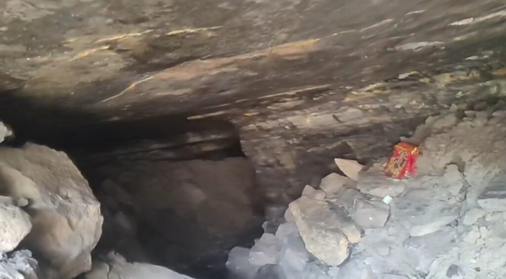 धनबाद निरसा में अवैध खनन के दौरान हादसा, चार की मौत की आशंका