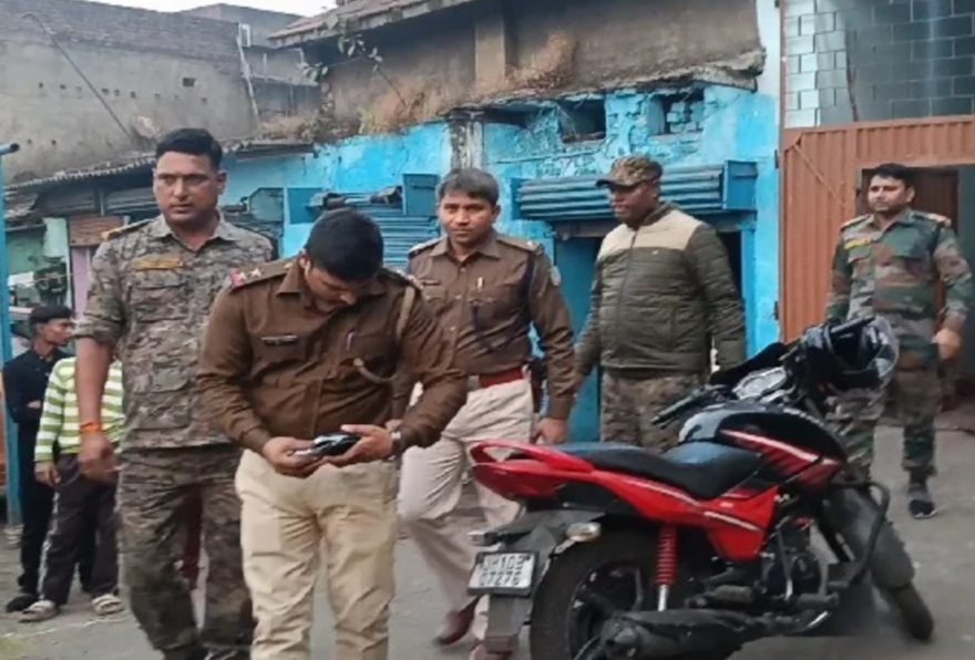 पश्चिम बंगाल आरक्षी परीक्षा फर्जीवाड़ा गिरोह का धनबाद में भंडाफोड़,22 आरोपी गिरफ्तार , एडमिट कार्ड और गैजेट्स बरामद