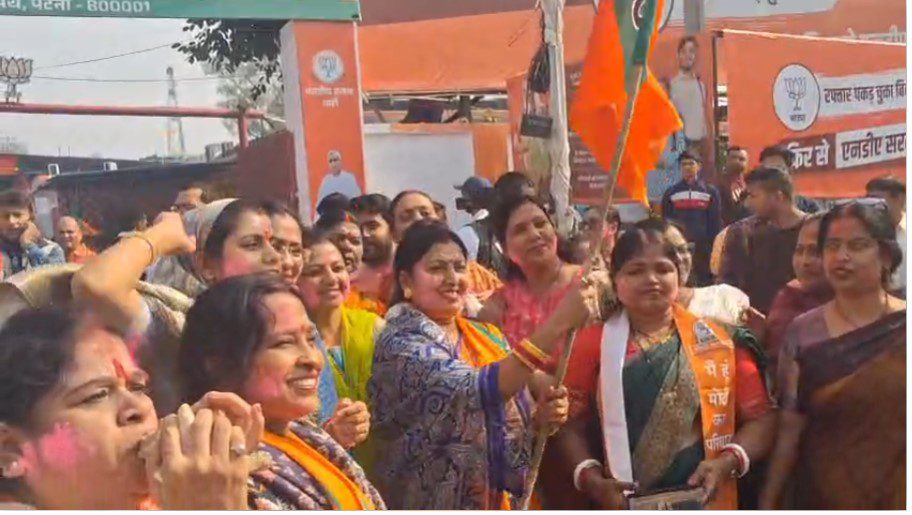 बिहार चुनाव 2025: महिलाओं और युवाओं (M-Y) ने बदला पूरा चुनावी गणित, महागठबंधन का मुस्लिम-यादव समीकरण फीका