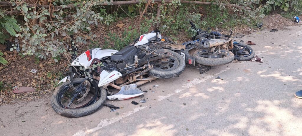 भीषण बाइक दुर्घटना से तीन युवकों की मौत, तीन गंभीर,कई परिवारों पर दुख का पहाड़