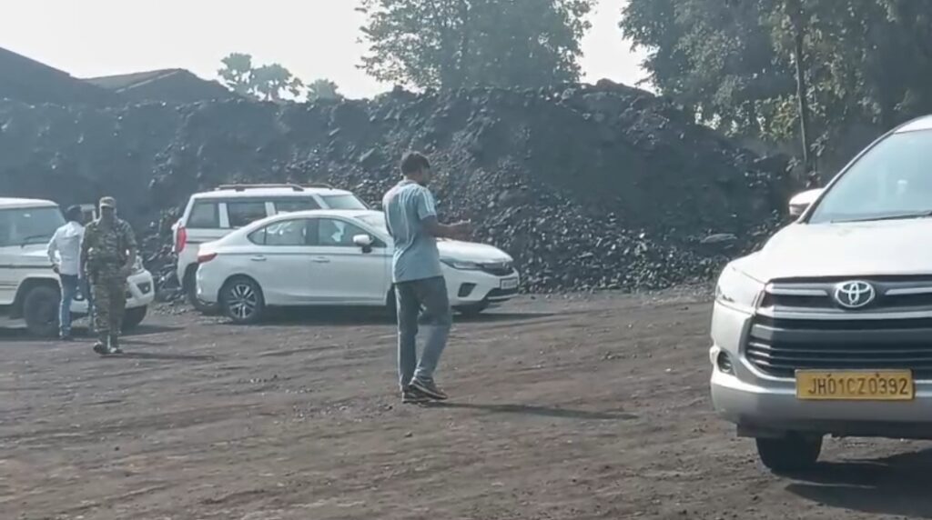 15 वाहनों में सवार ईडी टीम ने कोयला कारोबारी अनिल गोयल के भट्ठे पर दूसरे दिन भी हुई छापेमारी