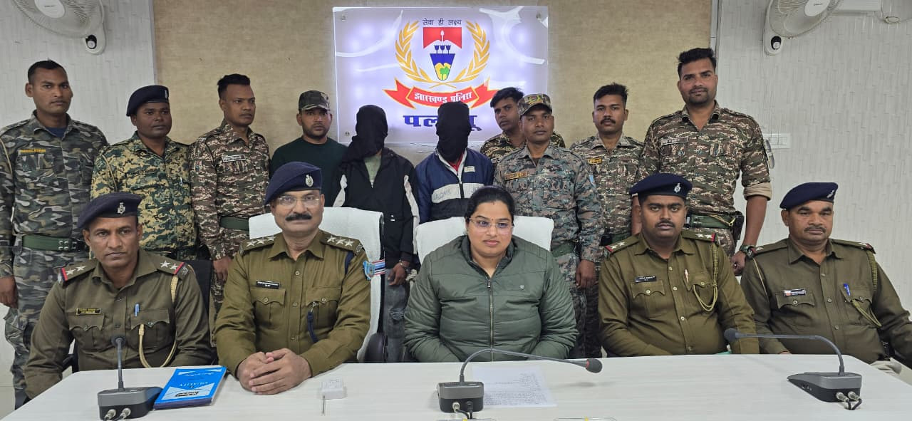 जेवर कारोबारी से एक करोड़ की रंगदारी मांगने वाले कुख्यात प्रिंस खान के दो शूटर गिरफ्तार, बड़ी वारदात से पहले पुलिस ने दबोचा