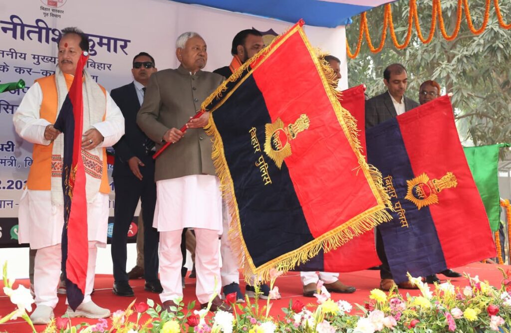 बिहार में साक्ष्य संग्रहण व्यवस्था को मिली नई मजबूती,मुख्यमंत्री नीतीश कुमार ने 34 चलंत फॉरेंसिक वाहनों को दिखाई हरी झंडी