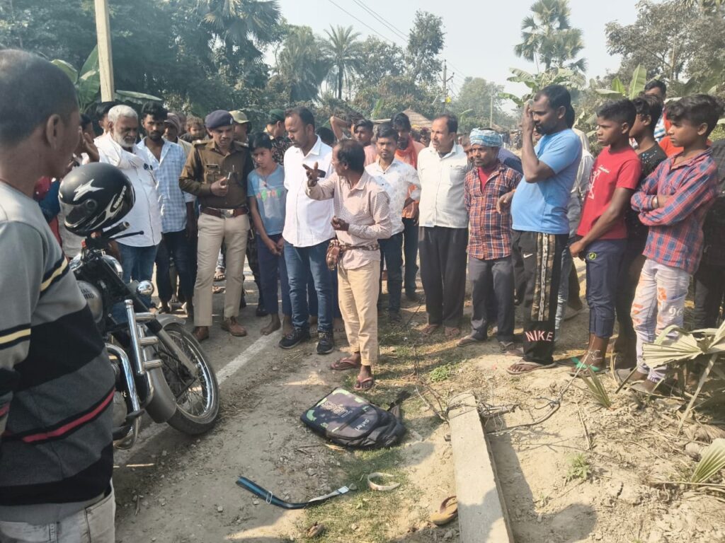 मुजफ्फरपुर में दर्दनाक हादसा: ट्रक की टक्कर से बिजली का तार टूटकर छात्राओं पर गिरा, एक की मौत, तीन घायल
