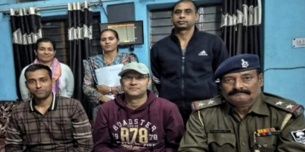 कटिहार पुलिस ने 12 लाख की चोरी का किया खुलासा, कटिहार से बरामद 12 लाख रुपये हरियाणा पुलिस को सौंपे