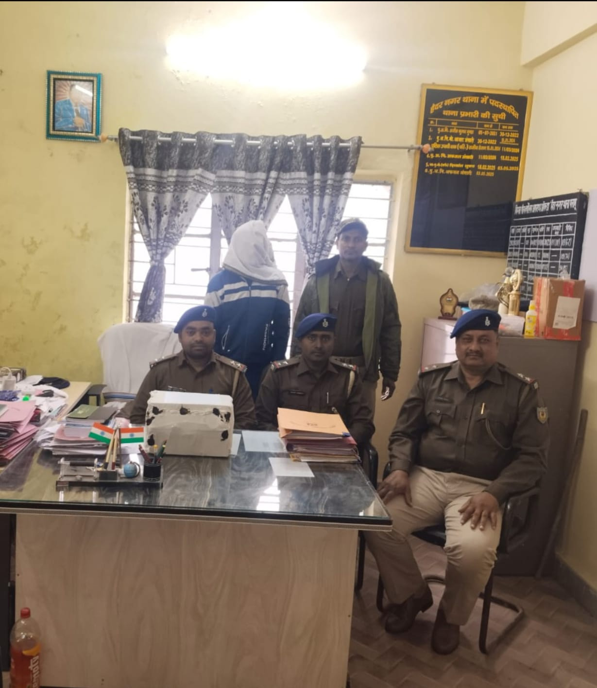 राशन दुकान की आड़ में नशे का कारोबार बेनकाब, 3.270 किलो गांजा बरामद, दुकानदार गिरफ्तार