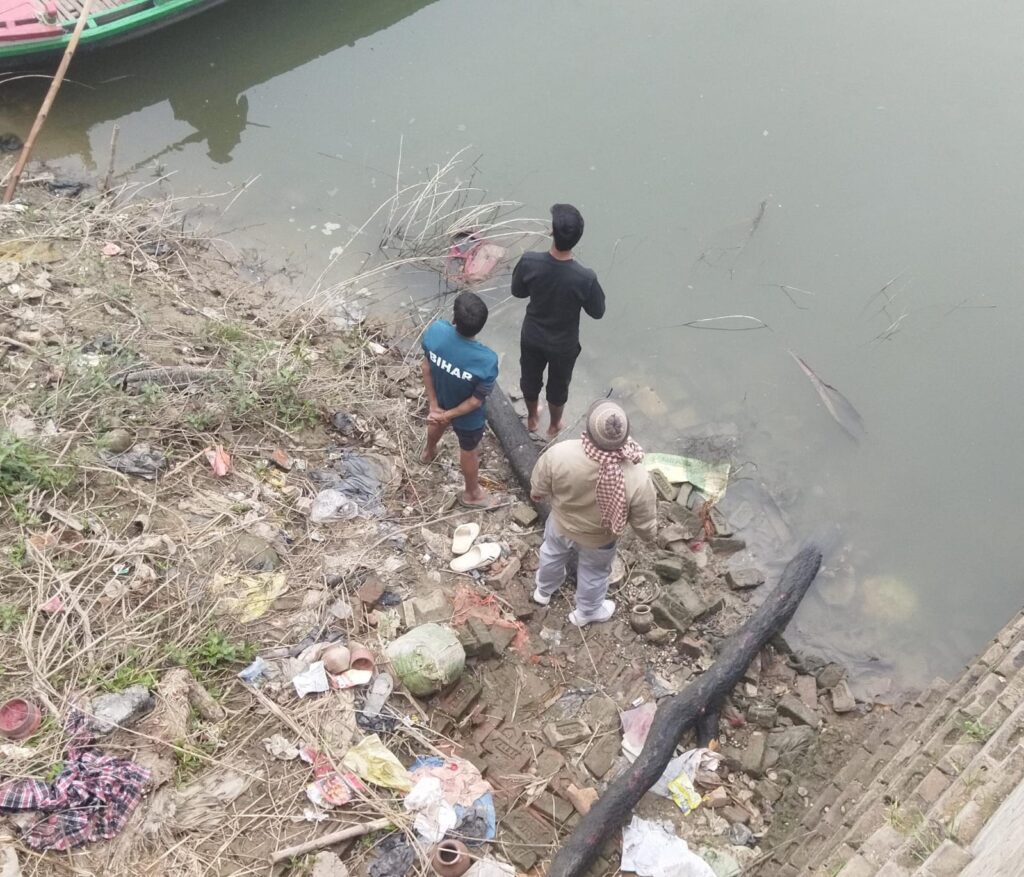 नाथ मंदिर से चोरी चंदन के पेड़ गंगा नदी से बरामद, पुलिस ने कसा शिकंजा