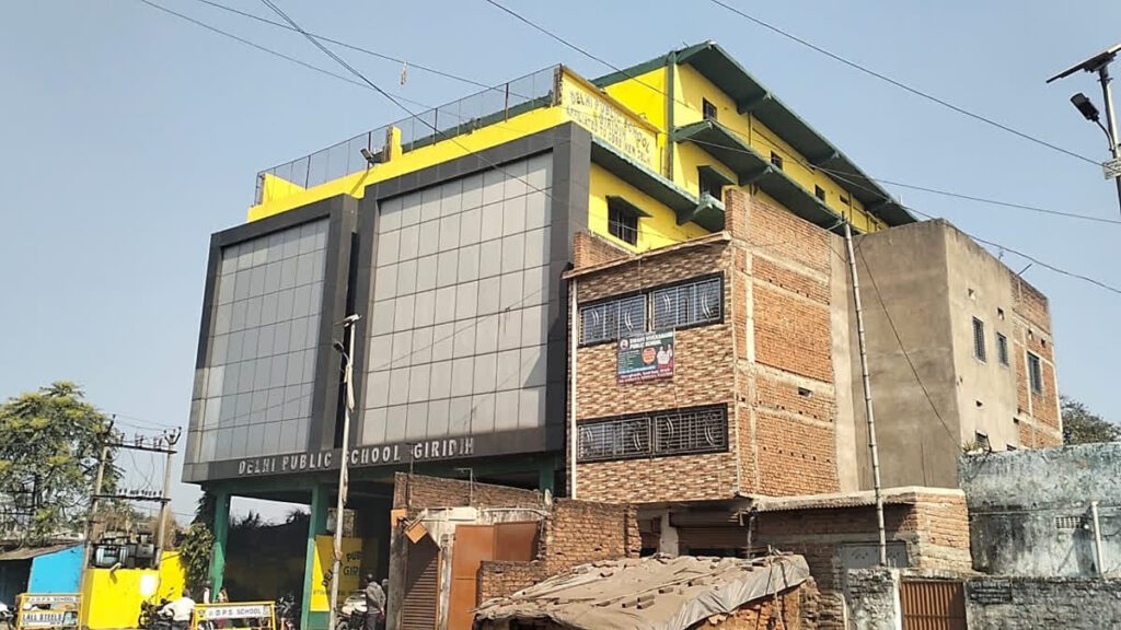 Giridih News : असेंबली में थप्पड़, 8वीं के छात्र का फटा कान का पर्दा; शिक्षक सस्पेंड, केस दर्ज Giridih News