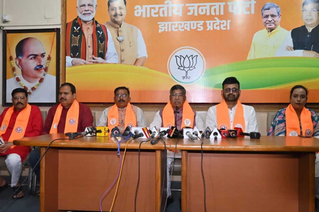 झारखंड में CM आवास निर्माण को लेकर सियासी घमासान,रीब-गुरबों को रहने का आवास नहीं, हेमंत सोरेन झारखंड में बनाएंगे शीश महल: आदित्य साहू