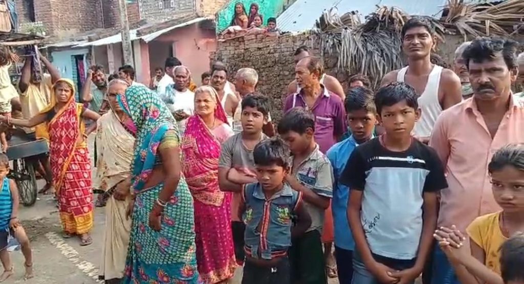 प्यार, शादी और विवाद: दो बच्चों की मां ने प्रेमी संग रचाई शादी, ससुराल वालों ने अपनाने से किया इंकार