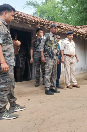 लोहरदगा में सनकी बेटे का खूनी खेल, पिता-पत्नी की कुदाल से ह/त्या, आरोपी गिरफ्तार