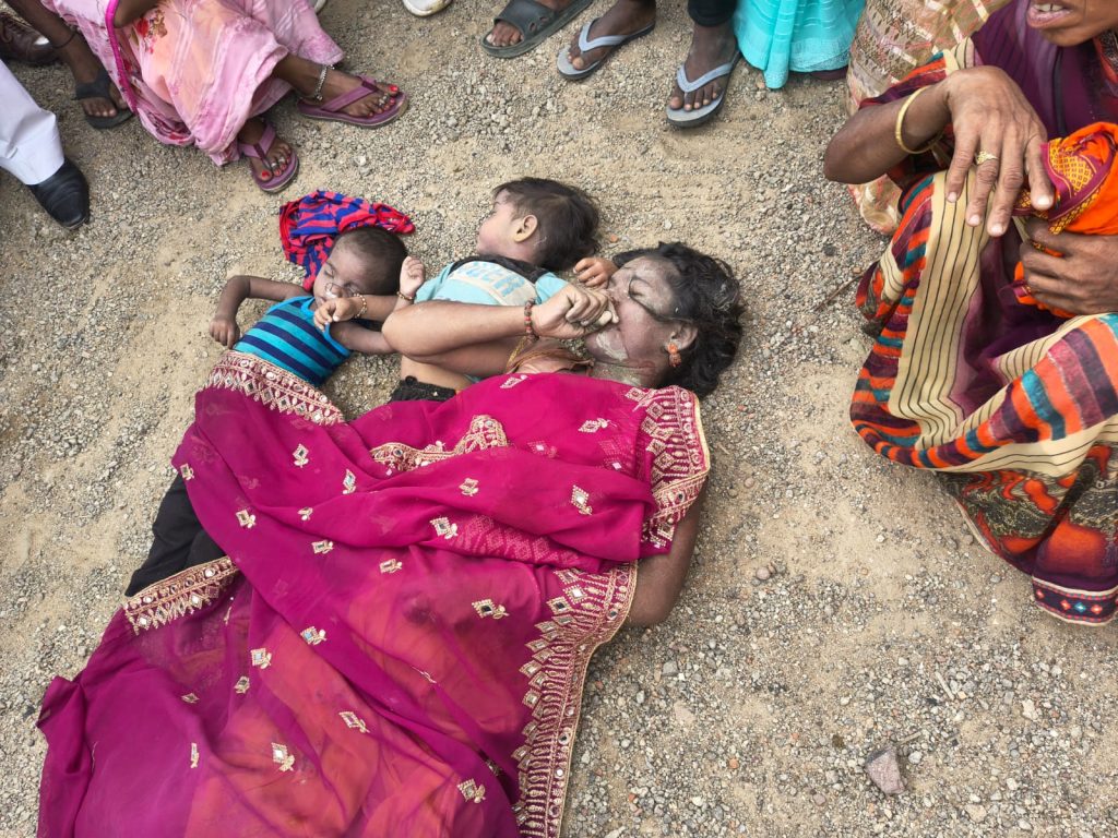 औरंगाबाद: पति से विवाद के बाद महिला ने दो मासूम बेटियों संग नदी में लगाई छलांग, तीनों की मौत