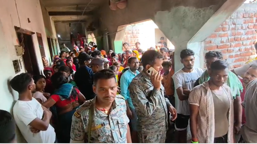 Giridih: हैवान बना पिता! तीन मासूम बेटियों की गला रे/तकर ह/त्या, गांव में पसरा मातम