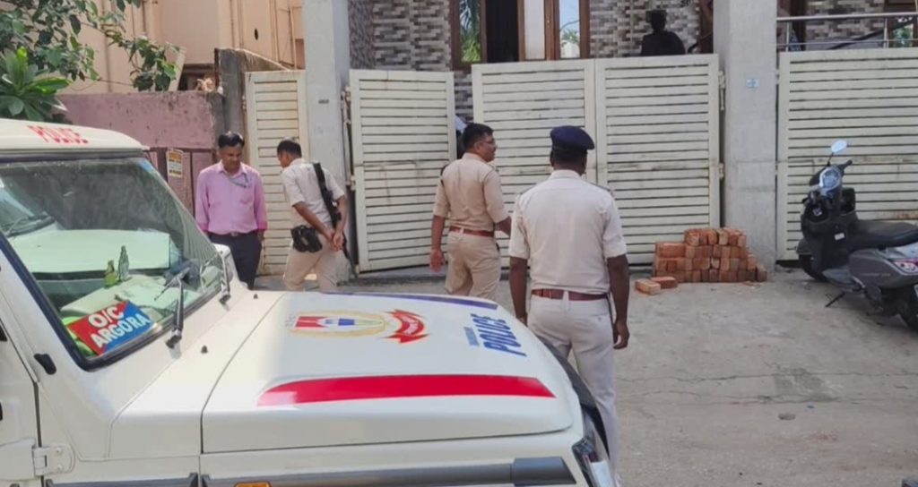 रांची के पॉश इलाके में सेक्स रैकेट का खुलासा, दो युवतियों समेत पांच गिरफ्तार