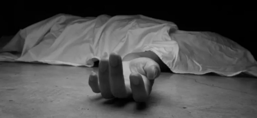 लातेहार में जमीन विवाद ने ली जान, बड़े भाई की ह/त्या,टांगी से हमला: पत्नी और भतीजा गंभीर, आरोपी फरार