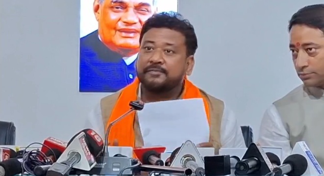 नामांकन के एक दिन बाद भाजपा ने बदला बांकीपुर का उम्मीदवार,नीरज सिन्हा को बनाया प्रत्याशी,पारिवारिक कारणों से अभिषेक ने चुनाव लड़ने से किया इंकार
